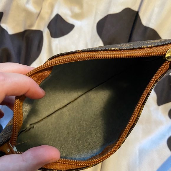 ❤️ LAST CALL ❤️ Wristlet - Picture 4 of 7